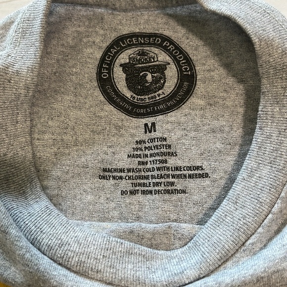 NWT Smokey Bear Fire Prevention 🔥 Tee Shirt Women’s M Wildland Firefighter Gray - Picture 11 of 16